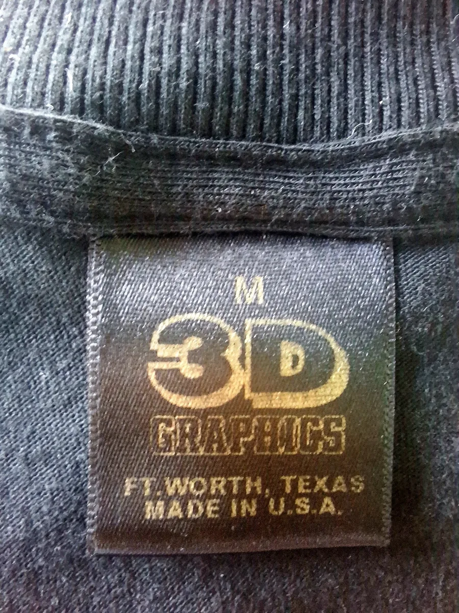 ป้ายคอทอ 3D GRAPHICS · FT. WORTH, TEXAS · MADE IN U.S.A. — หลักฐานสินค้าลิขสิทธิ์แท้ 3D Graphics USA